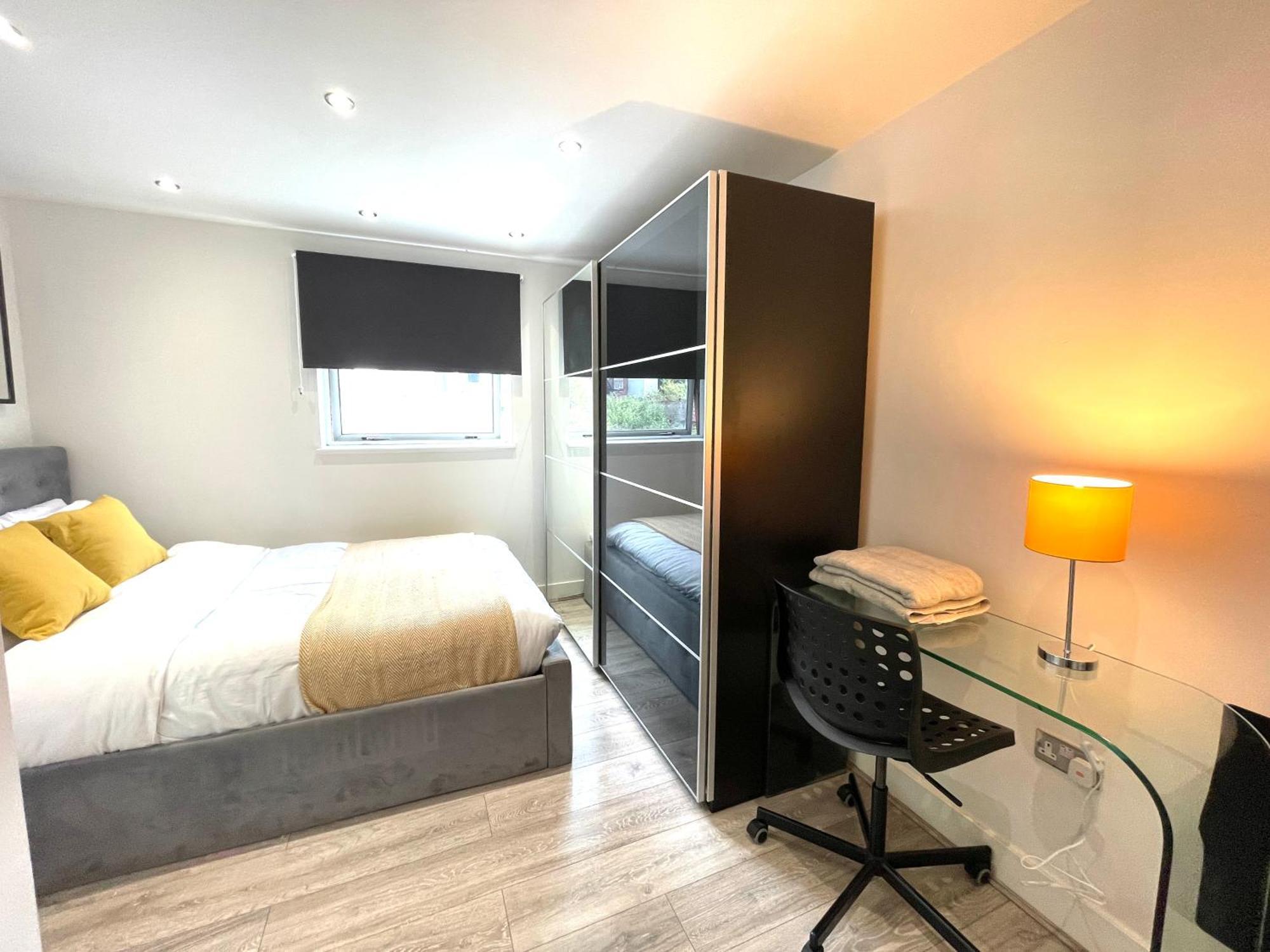 Rnm - Business Professionals Stay, Walsall City Centre, 2 Bedroom With Ensuite And Bathroom, Entire Place, Kitchen & Washroom With Amenities, Smart Tv, Easy Access, Fast Wifi, Parking Nearby, Great Transport Links Γουόλσολ Εξωτερικό φωτογραφία