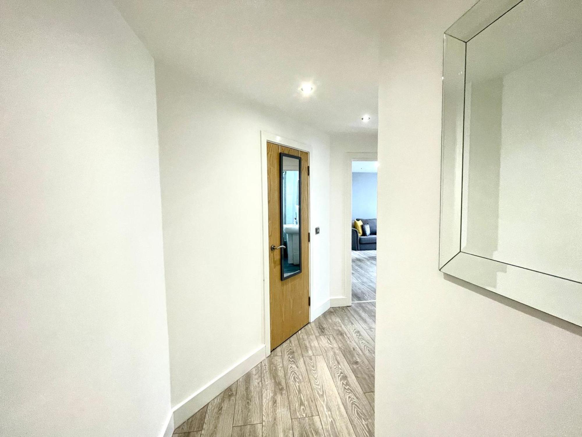 Rnm - Business Professionals Stay, Walsall City Centre, 2 Bedroom With Ensuite And Bathroom, Entire Place, Kitchen & Washroom With Amenities, Smart Tv, Easy Access, Fast Wifi, Parking Nearby, Great Transport Links Γουόλσολ Εξωτερικό φωτογραφία