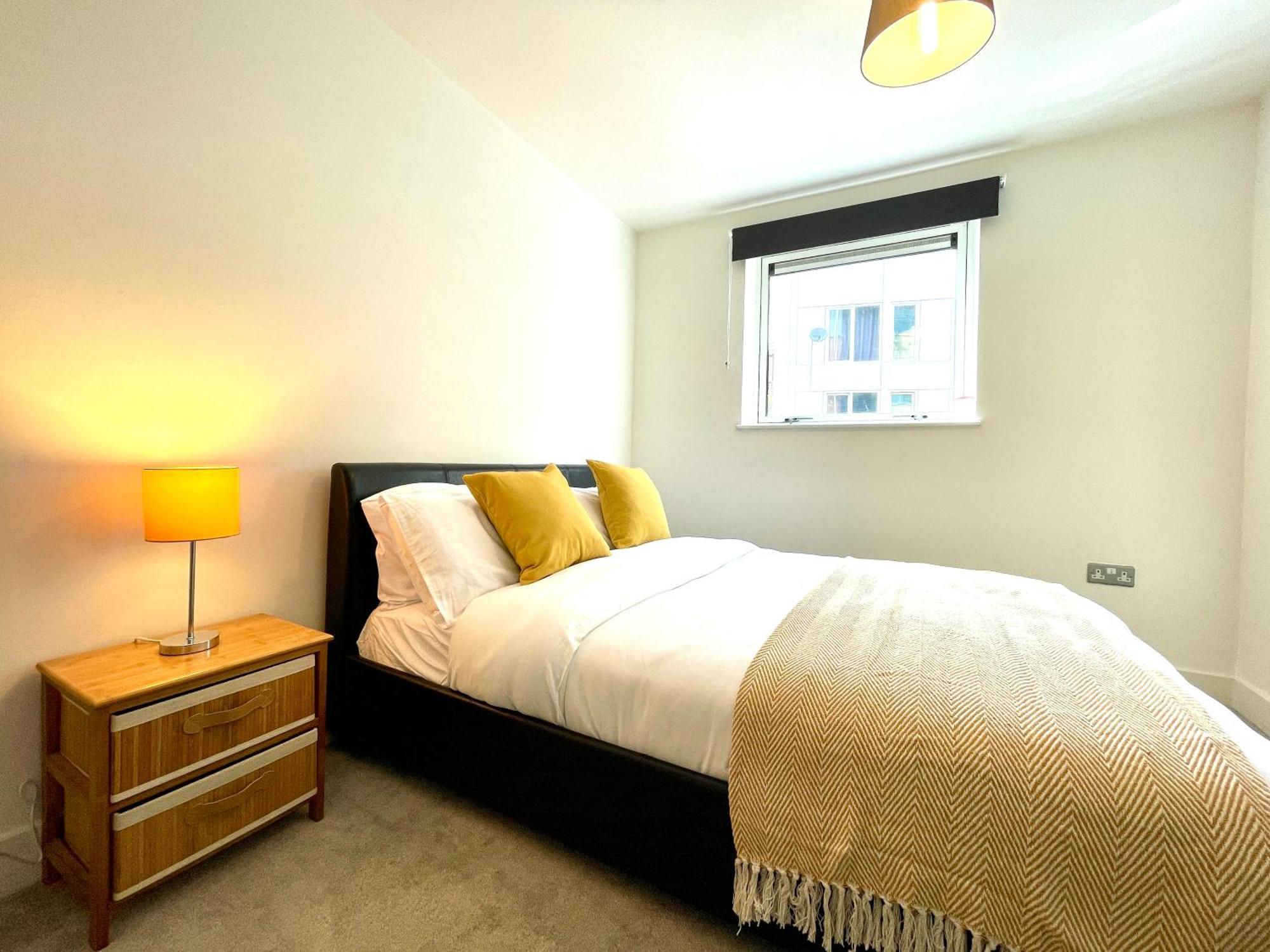 Rnm - Business Professionals Stay, Walsall City Centre, 2 Bedroom With Ensuite And Bathroom, Entire Place, Kitchen & Washroom With Amenities, Smart Tv, Easy Access, Fast Wifi, Parking Nearby, Great Transport Links Γουόλσολ Εξωτερικό φωτογραφία