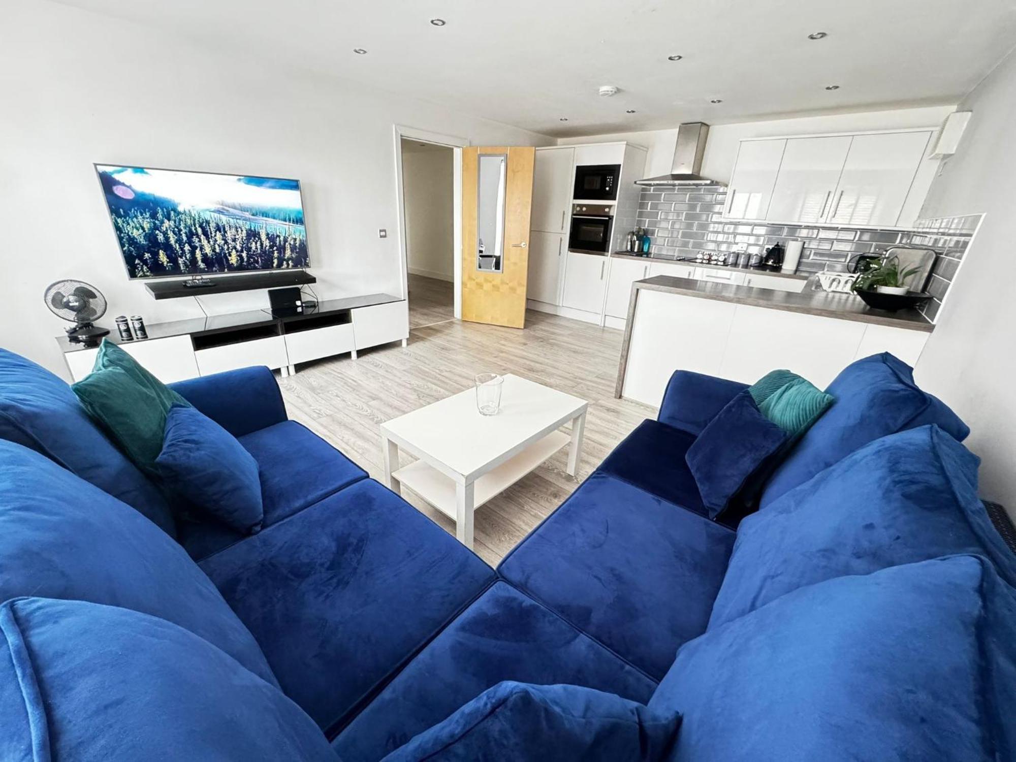 Rnm - Business Professionals Stay, Walsall City Centre, 2 Bedroom With Ensuite And Bathroom, Entire Place, Kitchen & Washroom With Amenities, Smart Tv, Easy Access, Fast Wifi, Parking Nearby, Great Transport Links Γουόλσολ Εξωτερικό φωτογραφία